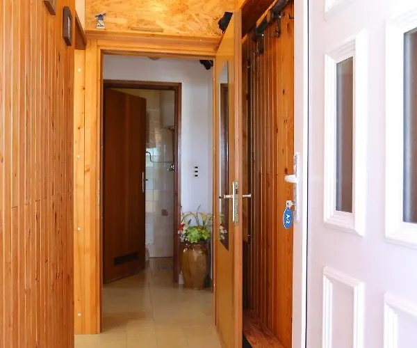 By The Sea - 13012 罗戈兹尼察